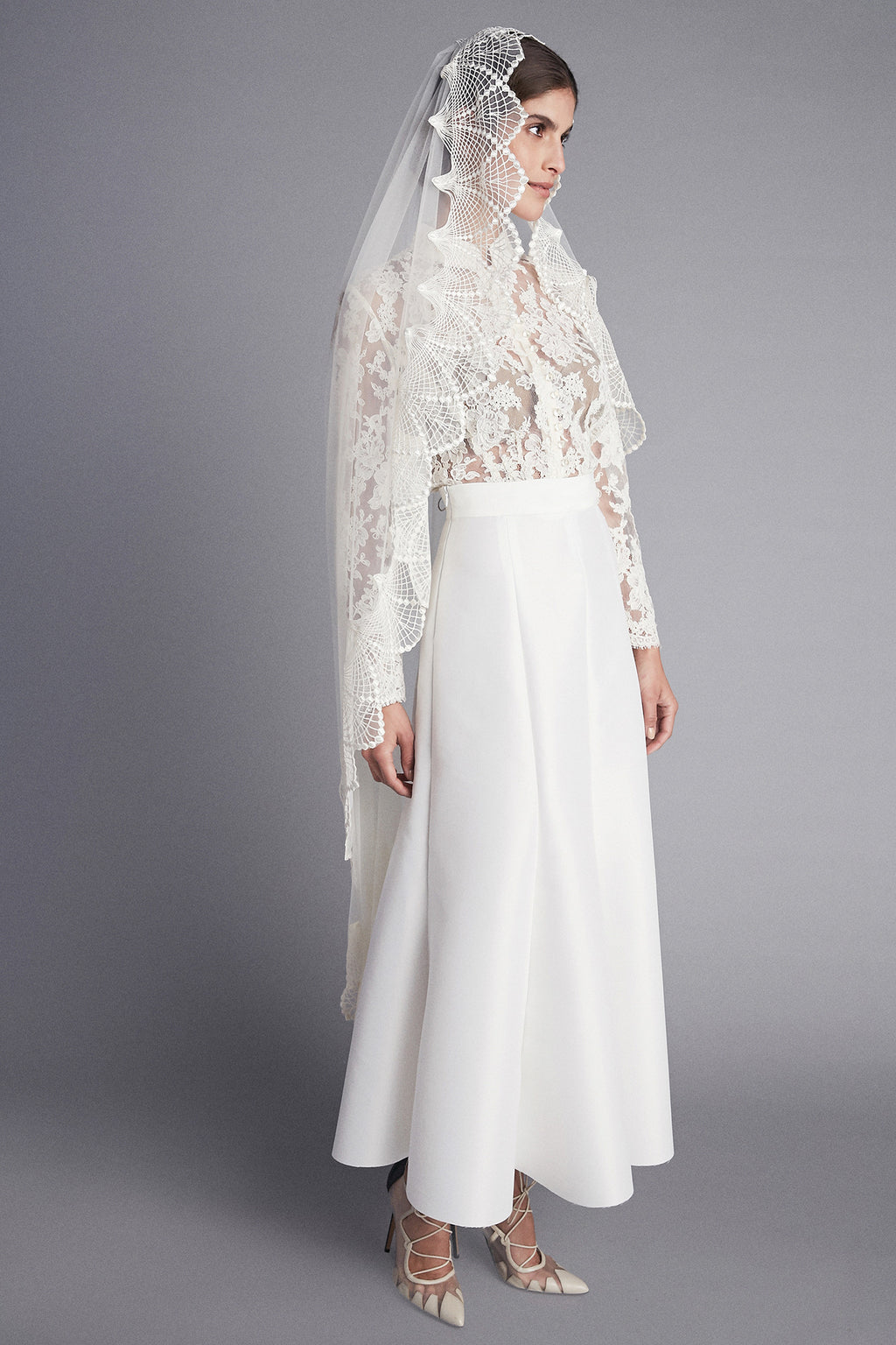 Mckenzie Mantilla Veil – Blanco New York